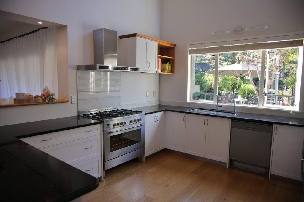 Modern Lifestyle Retreat With Stunning City View Auckland Esterno foto